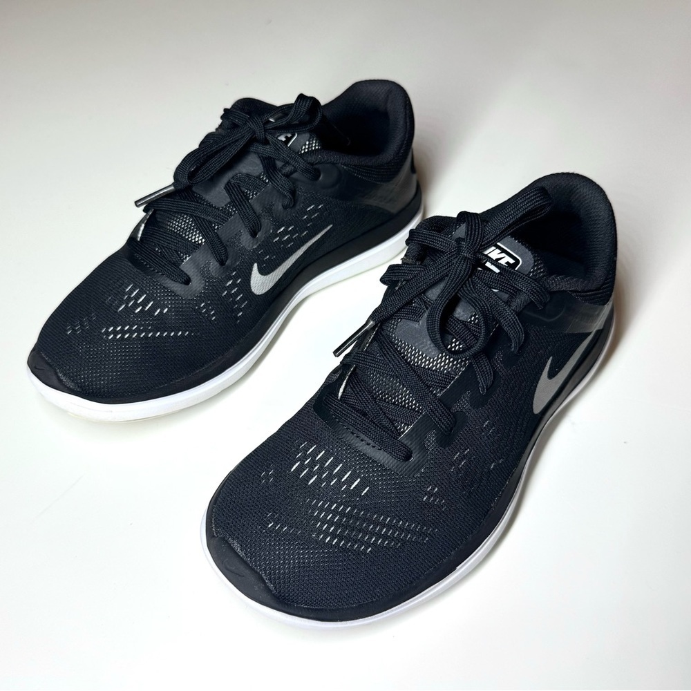 Nike Kids Flex 2016 Run Black Mesh Sneakers with White Accents Size- 4Y - Picture 5 of 10